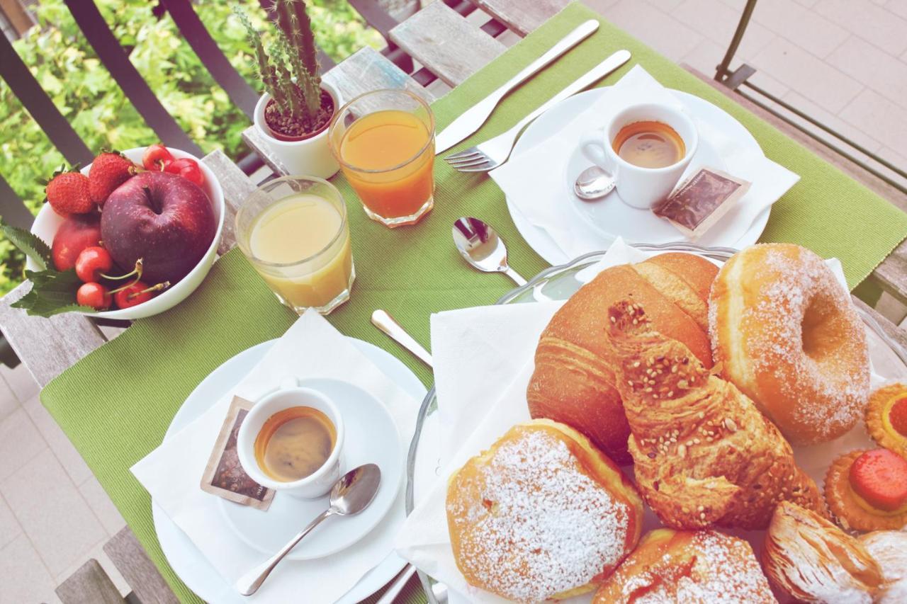Hotel Aria Di Mare - Bed & Brunch In Centro A Riccione Exterior foto