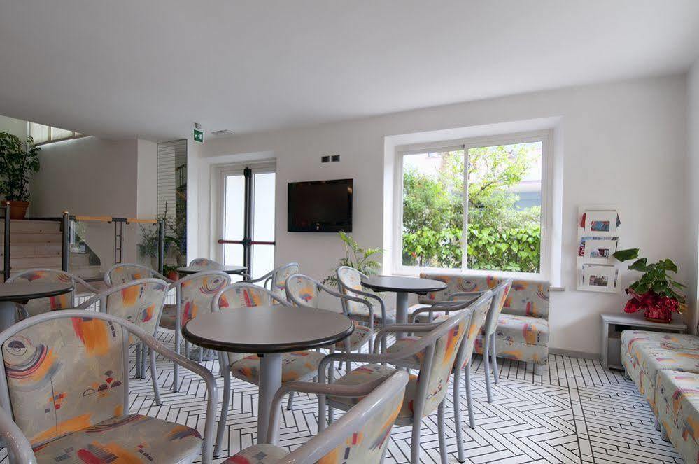 Hotel Aria Di Mare - Bed & Brunch In Centro A Riccione Exterior foto