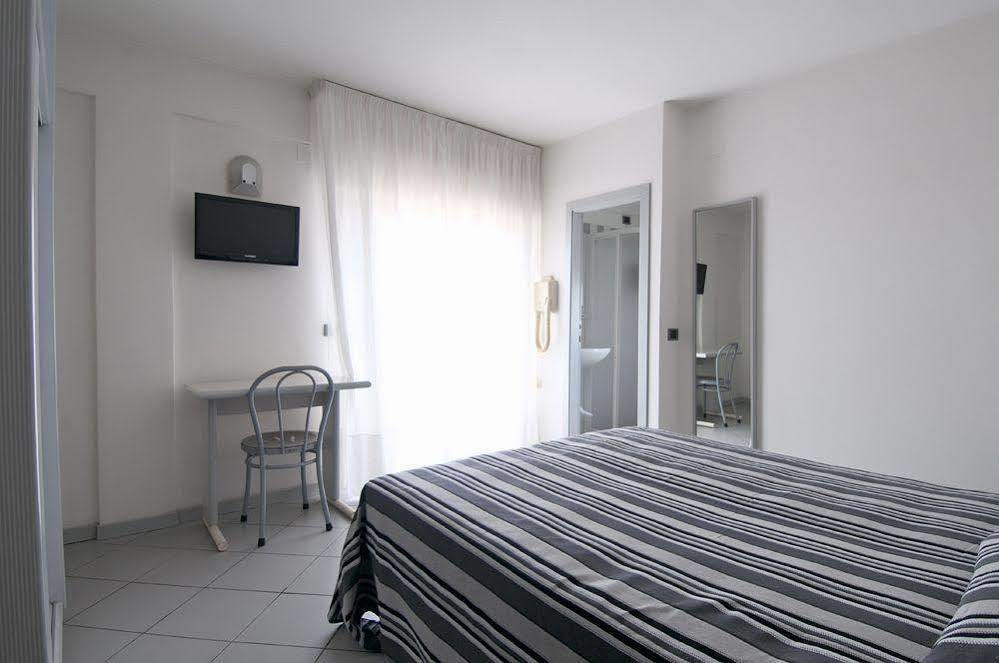 Hotel Aria Di Mare - Bed & Brunch In Centro A Riccione Exterior foto