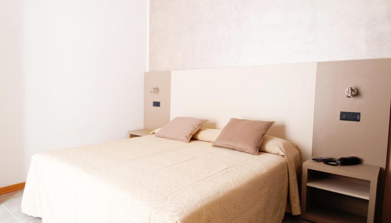 Hotel Aria Di Mare - Bed & Brunch In Centro A Riccione Exterior foto