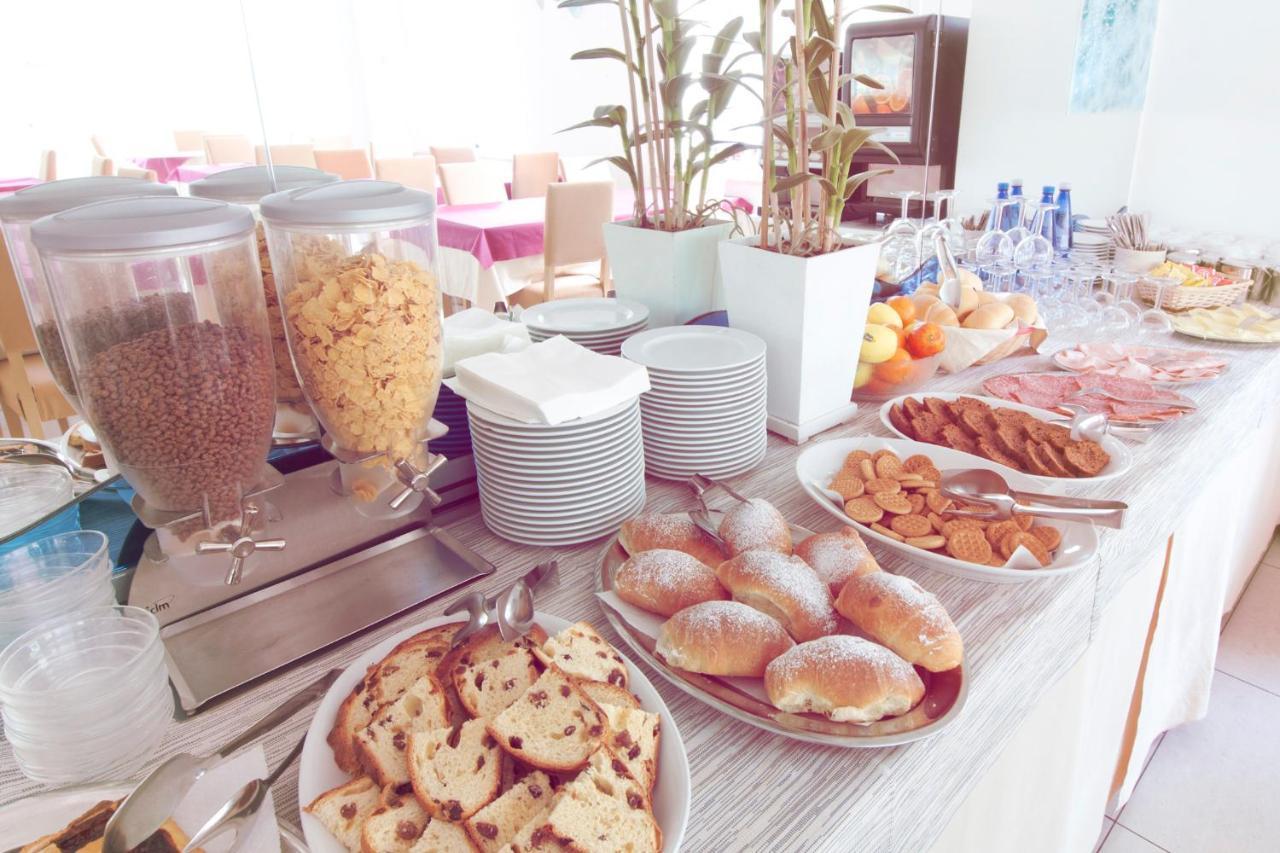 Hotel Aria Di Mare - Bed & Brunch In Centro A Riccione Exterior foto